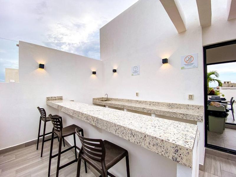 XKAA - Best Studio at 5th Ave with Pool Gym Steps to Beach - image 35