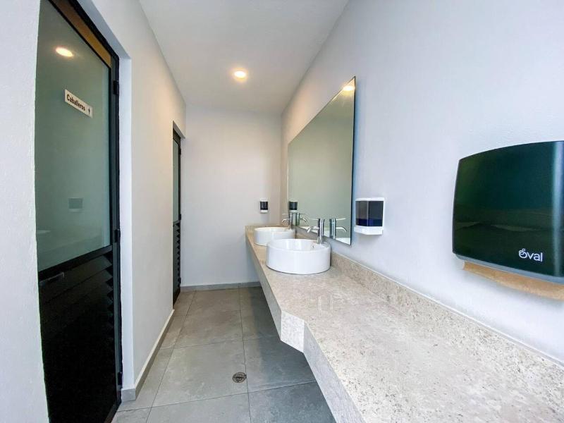 XKAA - Best Studio at 5th Ave with Pool Gym Steps to Beach - image 14
