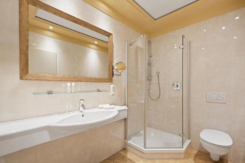 Double Room with Balcony image 3