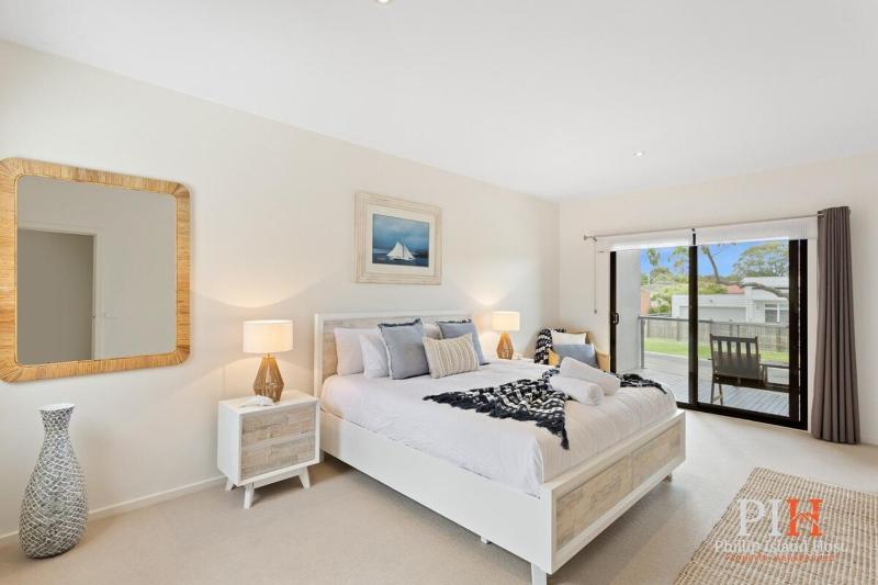 Shearwater Home Close to Beach - image 25