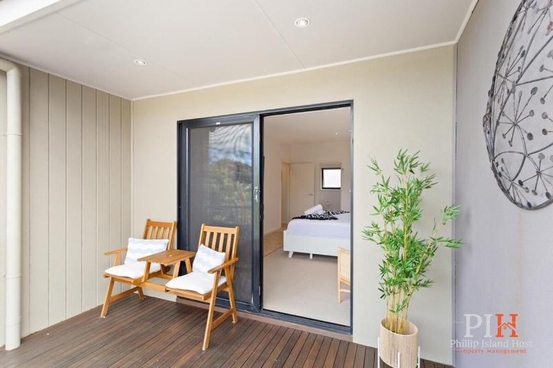 Shearwater Home Close to Beach - image 8