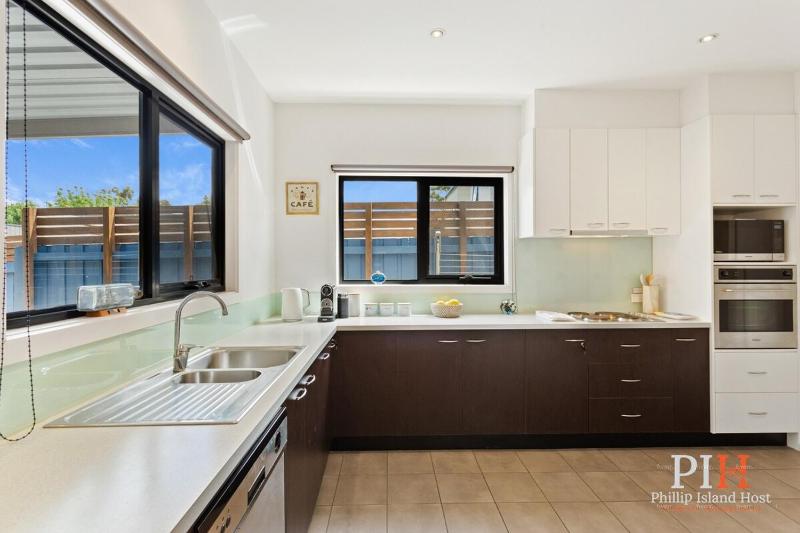 Shearwater Home Close to Beach - image 10