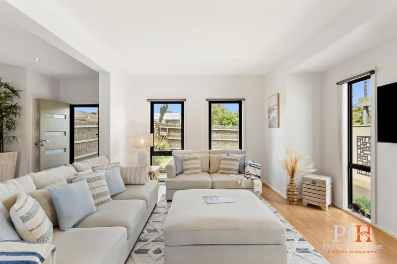 Shearwater Home Close to Beach - image 9