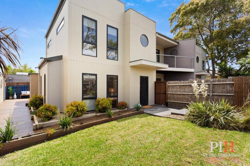 Shearwater Home Close to Beach - image 21