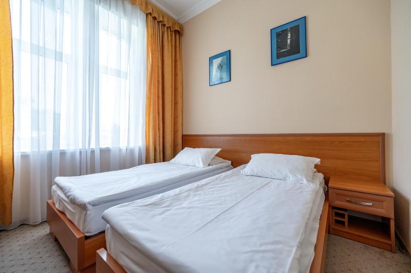 Twin Room image 1