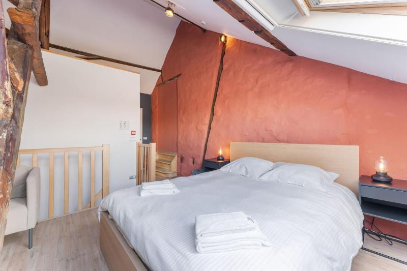 Quadruple Room with Private Bathroom image 2