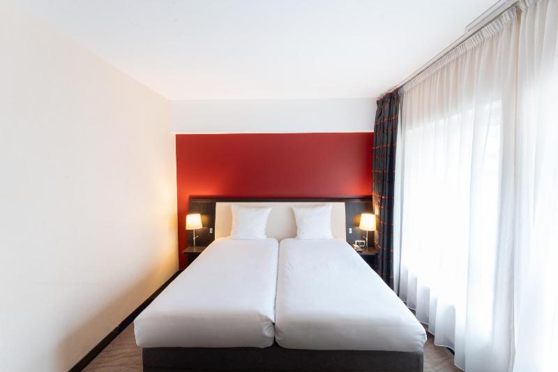 Classic  Twin Room image 4