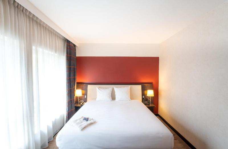 Classic Single Room image 4