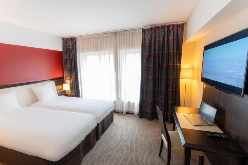 Classic  Twin Room image 3