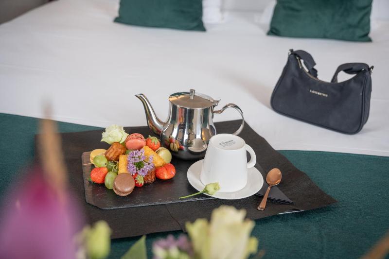 Superior King Suite image 3