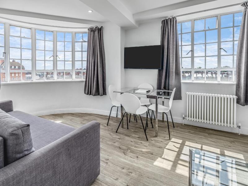 One-Bedroom Apartment image 2