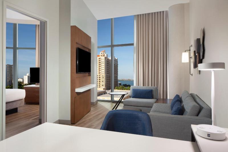 Two Room Corner Suite with Bay View image 3