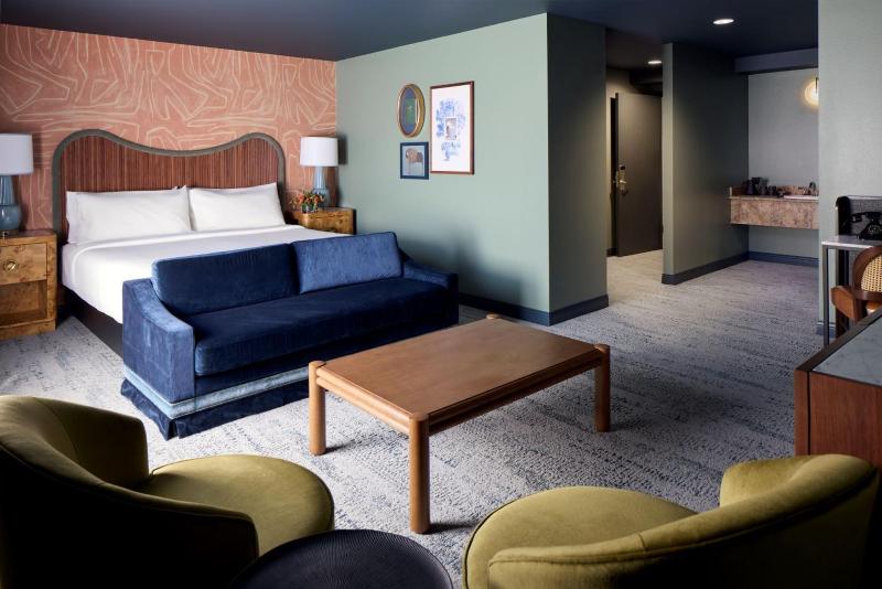 Deluxe Junior Suite image 2