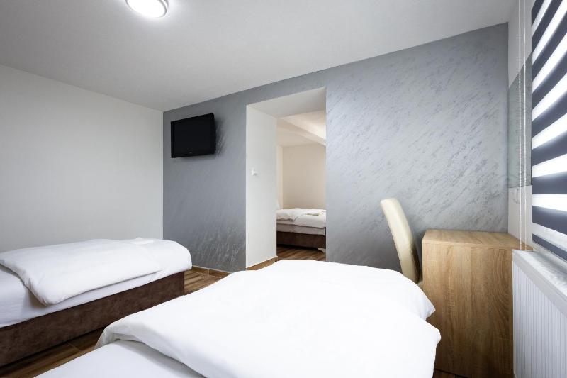 Quadruple Room image 2