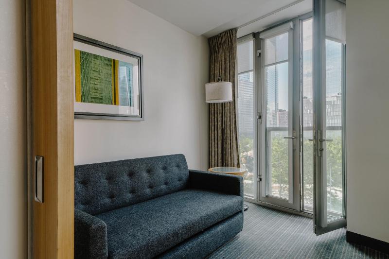 One-Bedroom Suite image 3