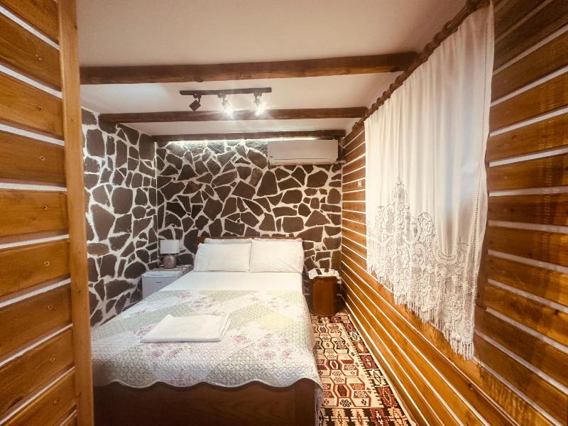Deluxe Double Room image 3