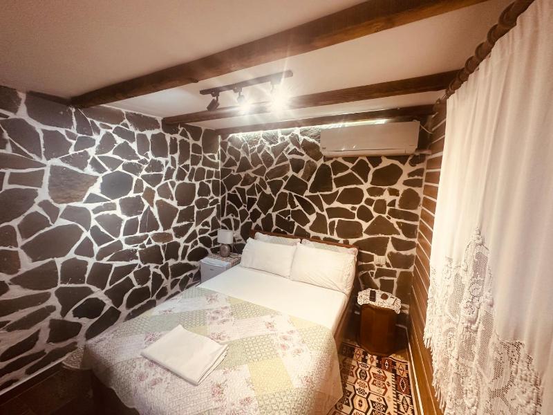 Deluxe Double Room image 2