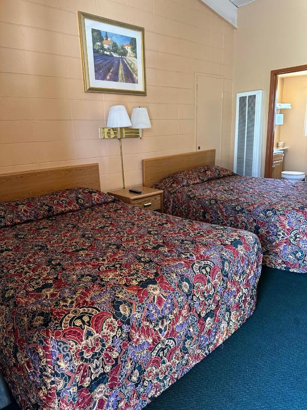 Queen Room with Two Queen Beds image 3