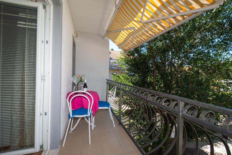 One-Bedroom Apartment with Garden View image 1
