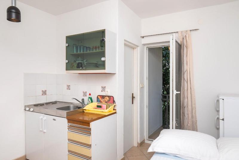 One-Bedroom Apartment with Garden View image 3