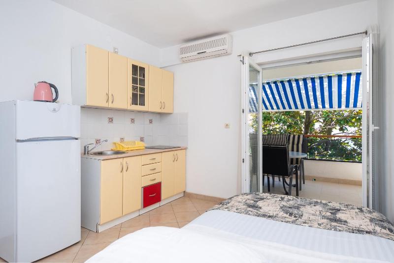 One-Bedroom Apartment with Balcony image 3