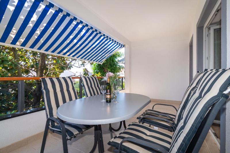 One-Bedroom Apartment with Balcony image 2