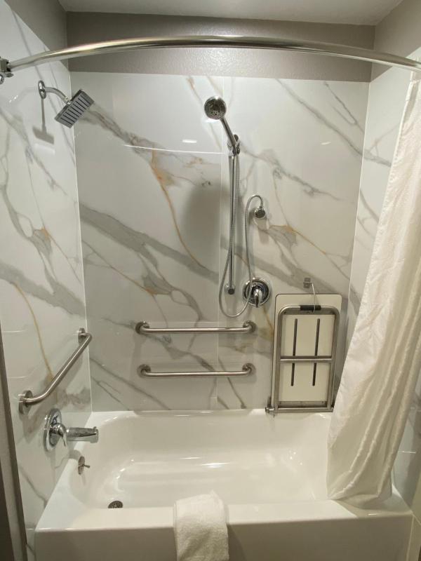 Queen Room with Two Queen Beds - Disability Access image 2
