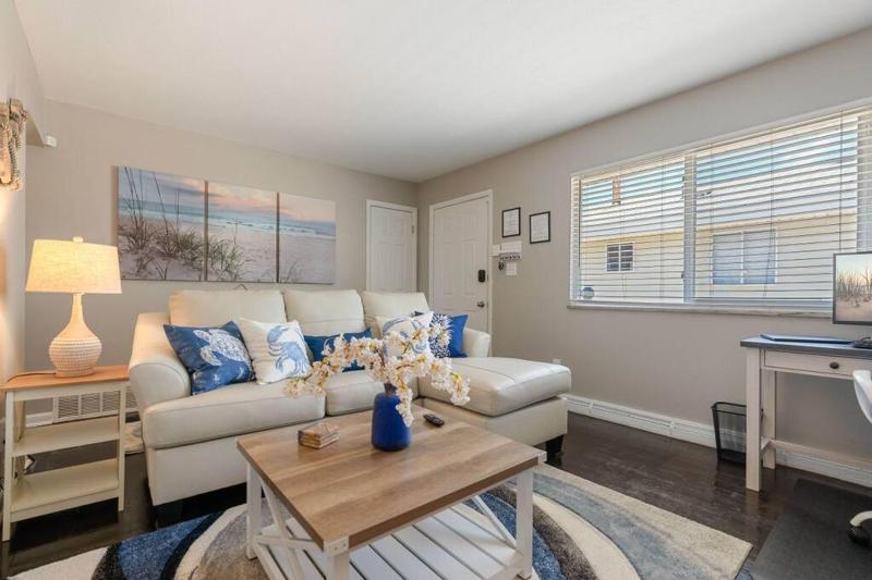 Two-Bedroom Deluxe Apartment image 2