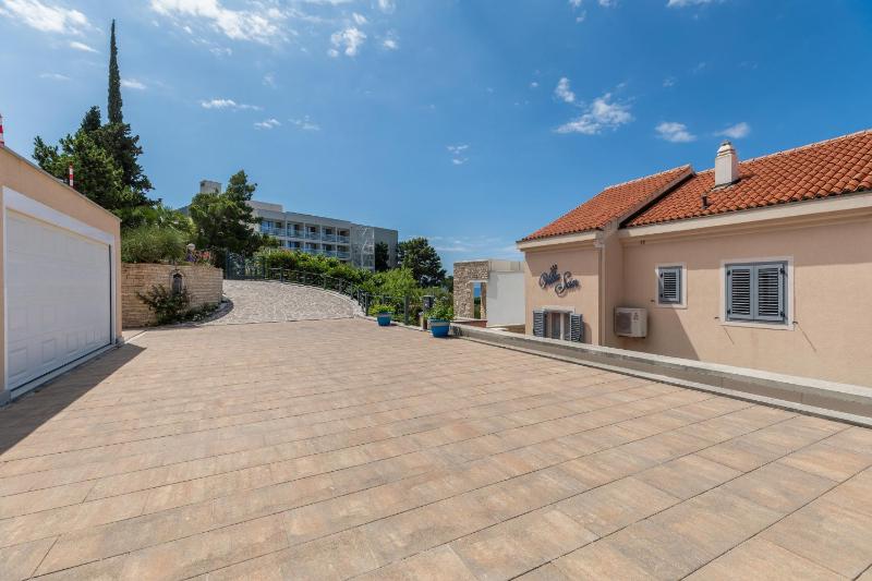 Apartments by the sea Brela Makarska - 20708 - image 39
