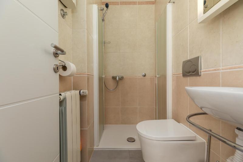 Apartments by the sea Brela Makarska - 20708 - image 25