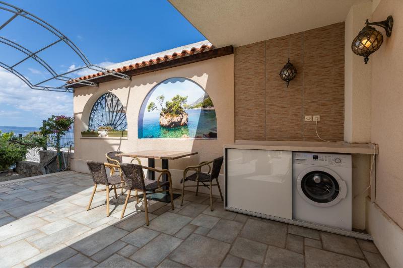 Apartments by the sea Brela Makarska - 20708 - image 22