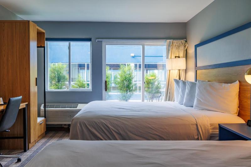 Suite with Two Queen Beds - Non-Smoking image 4
