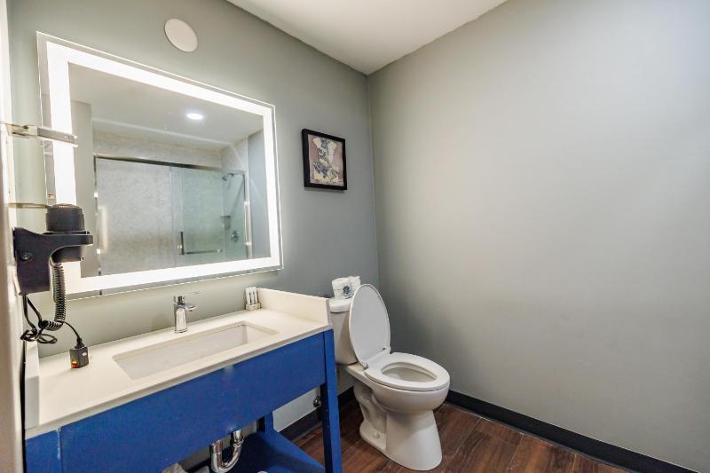 King Room - Non-Smoking image 3