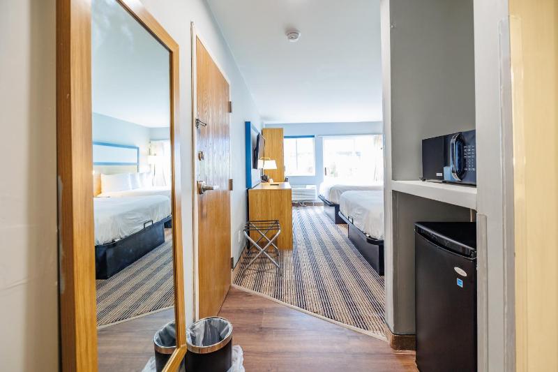 Suite with Two Queen Beds - Non-Smoking image 4