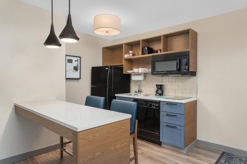One-Bedroom King Suite image 3