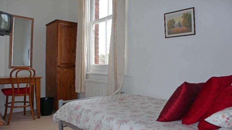 Single Room image 4