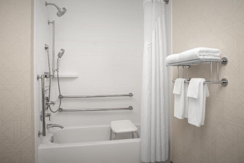 Queen Room with Two Queen Beds - Mobility Access Tub/Non-Smoking image 1