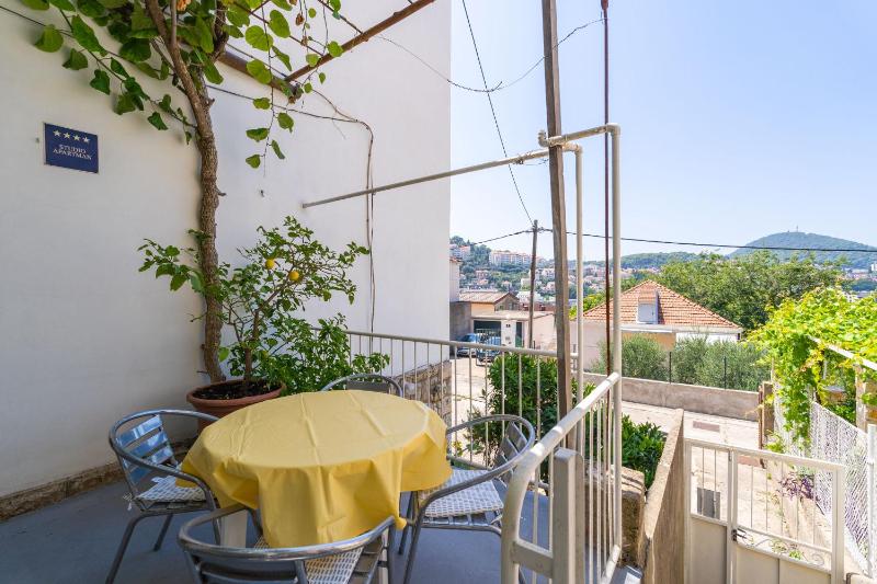 Bronzan Apartment - image 14