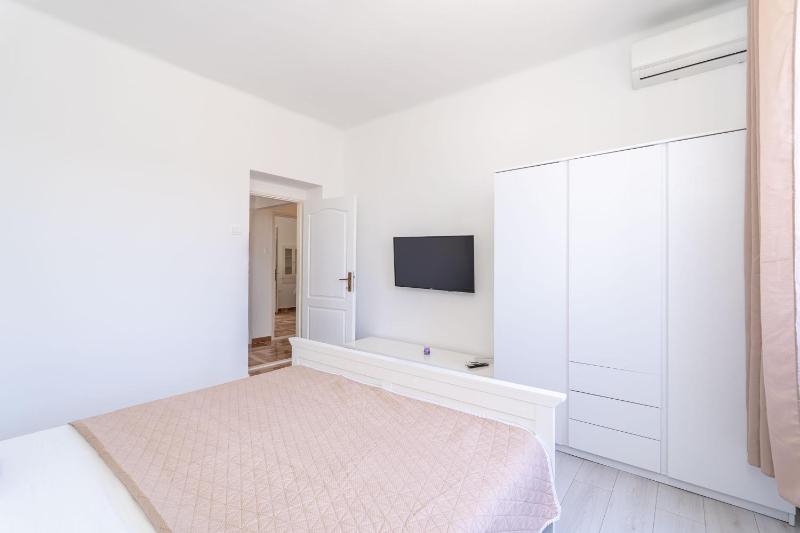 Bronzan Apartment - image 7