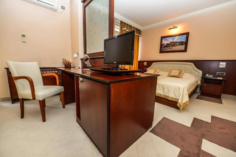 Junior Suite with Park View image 1