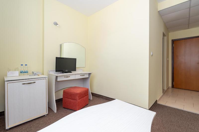 Double Room image 4