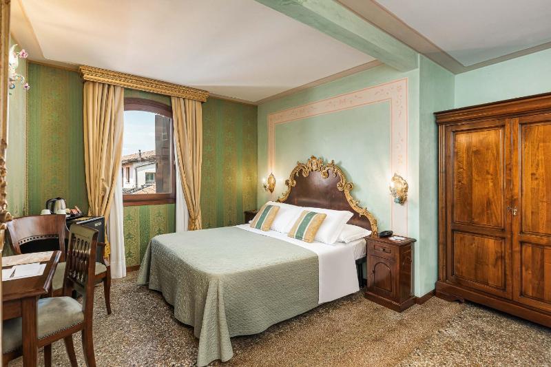 Quadruple Room image 4