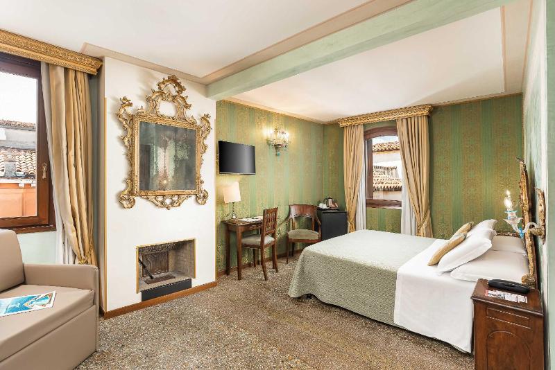 Quadruple Room image 3