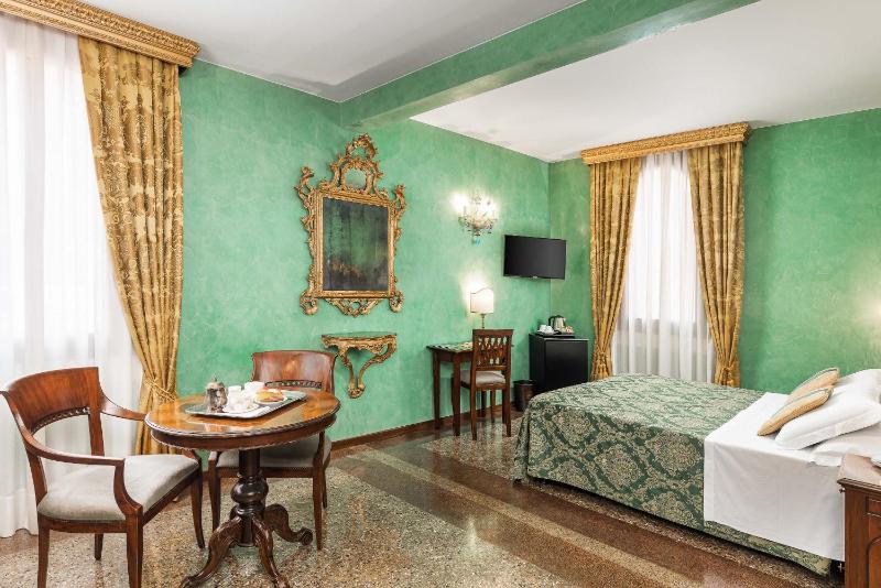 Luxury Double or Twin Room image 4
