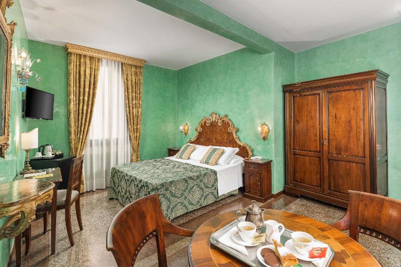 Luxury Double or Twin Room image 3