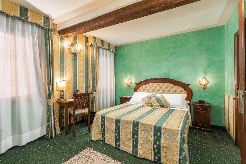 Superior Double or Twin Room image 1