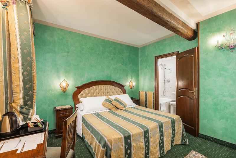 Superior Double or Twin Room image 4