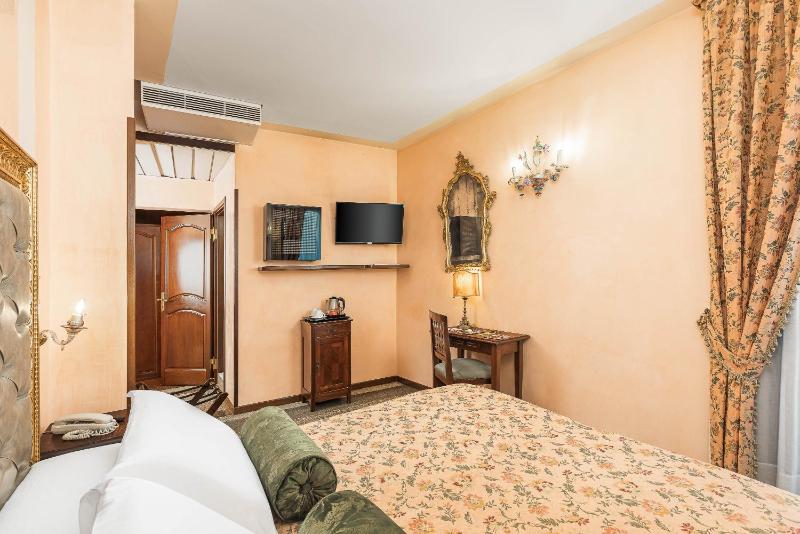 Classic Triple Room image 3
