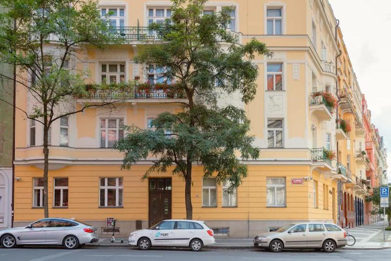 One-Bedroom Apartment image 4