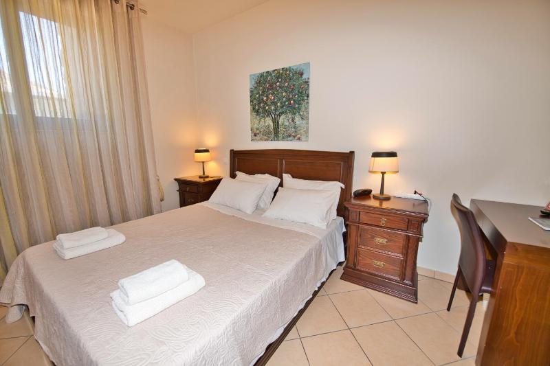 Family Room image 3